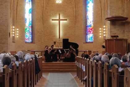 В църквата „Хелеруплунд“ в Копенхаген се състоя концерт на българския камерен ансамбъл „Силуети“
